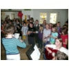 Chor mit Geige und Gitarre.jpg